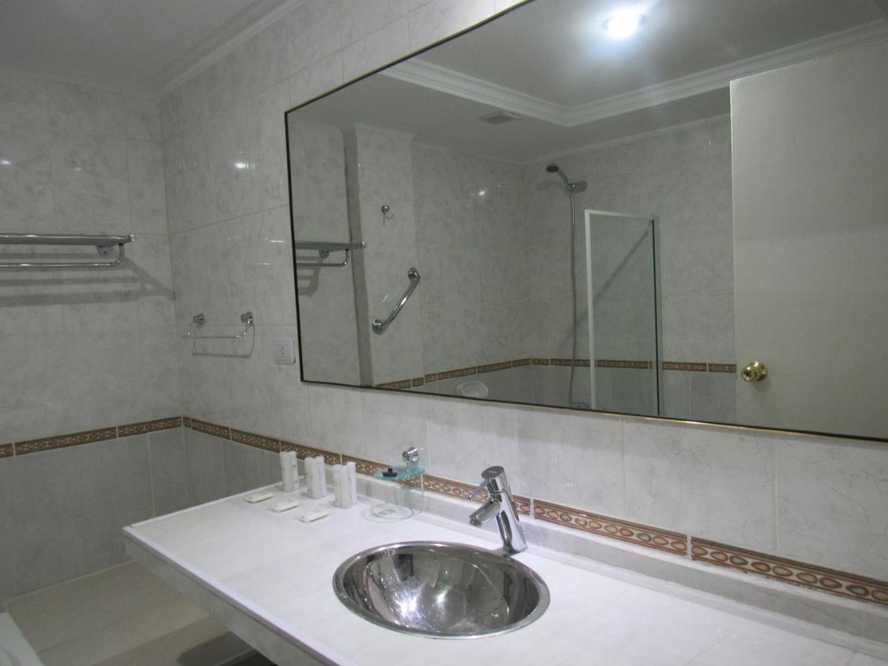 Hotel Caleta Olivia Buitenkant foto