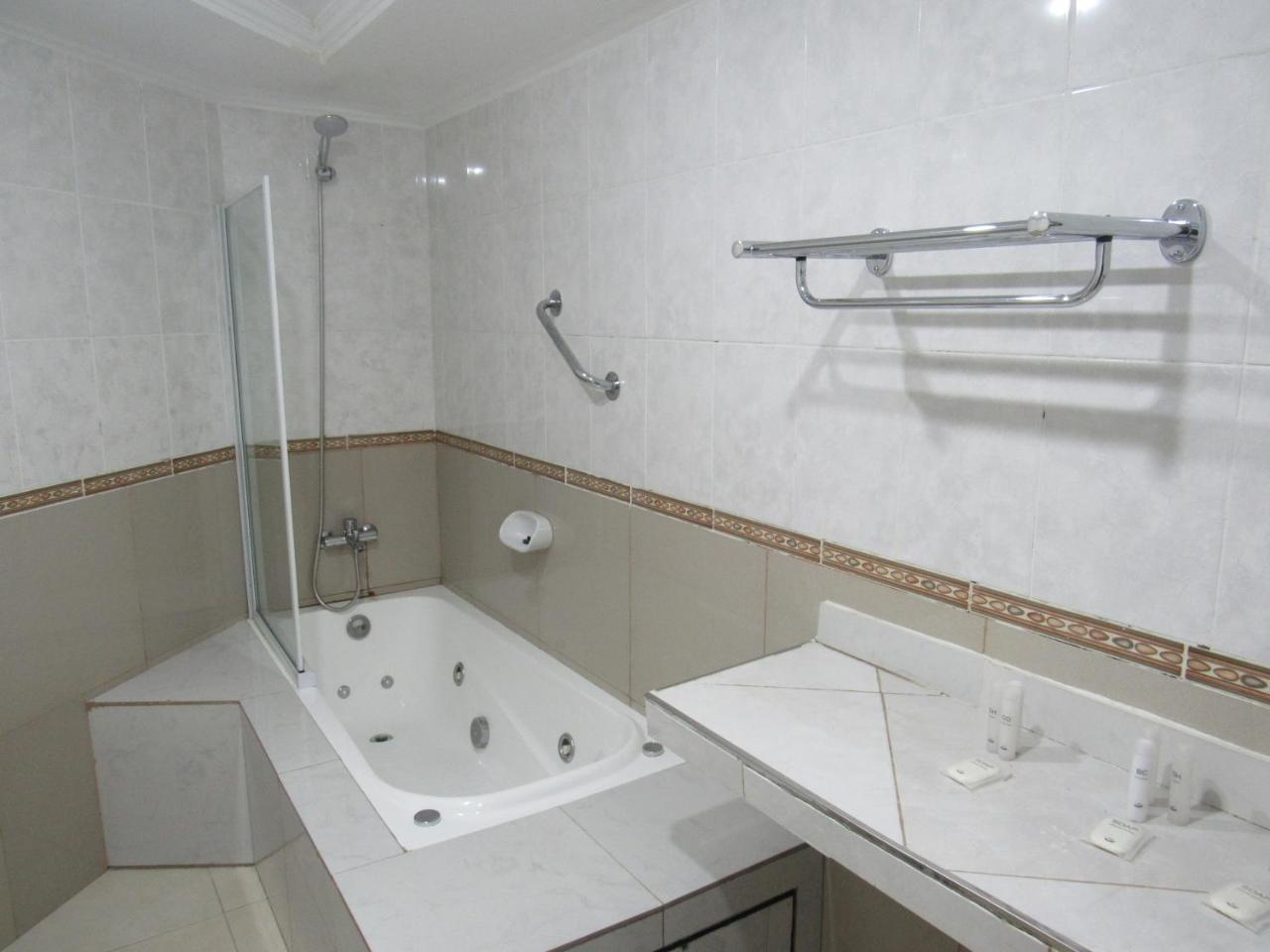 Hotel Caleta Olivia Buitenkant foto